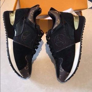 Size 9 Louis Vuitton sneakers Brand new